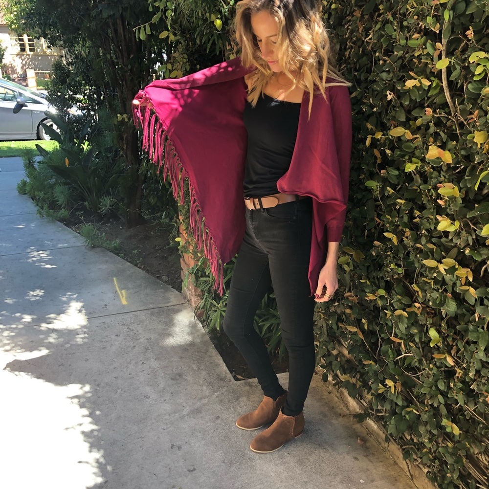 BRNAD NEW. Plum cardigan with frill detail
